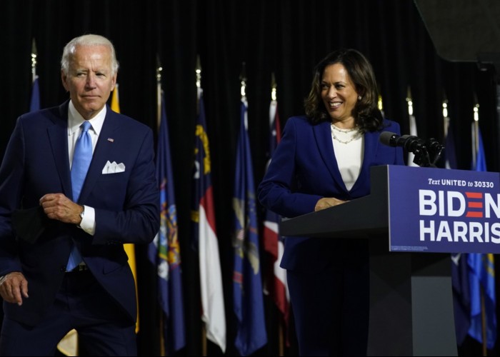 VIDEO. Casa Albă sau azil de bătrâni? Joe Biden, o nouă dovadă de ramolisment avansat: l-a numit „SOȚIE” pe SOȚUL Kamalei Harris, propunerea sa de vicepreședintă/Trump râde în hohote de Biden, dar și el a gafat adesea în primul mandat