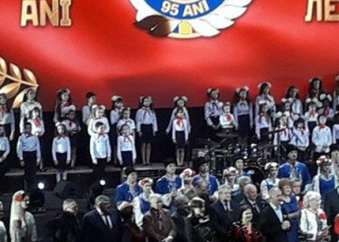 Înapoi în URSS! Foști președinți ai Basarabiei, deputați și miniștri au aniversat, la Moscova, 95 de ani de la crearea Comsomolului. Opulentul prorus Dodon, patronul bairamului sovietic  