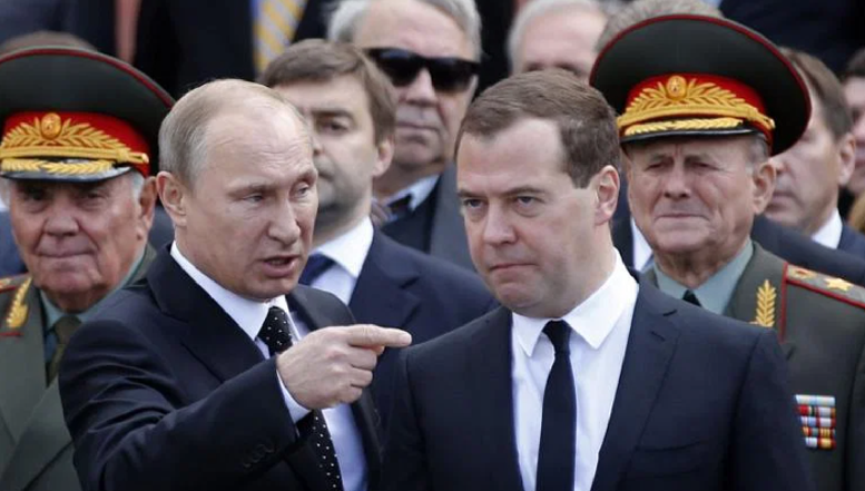Glumele zilei: RUSIA le-a facut dosar penal procurorilor și judecătorilor Curții Penale Internaționale / Medvedev propune ca sediul CPI de la Haga să fie distrus cu rachete lansate din Marea Nordului