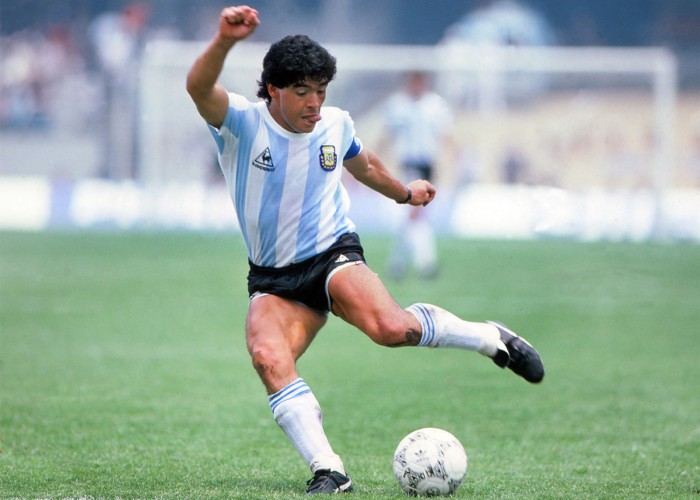 Maradona, o lecție tristă de viață. De la „El Pibe D’Oro” la bufonul dictatorilor comuniști