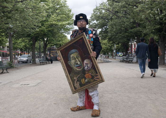 Artistul satiric rus Semion Skrepețki, care i-a pictat caricatural pe Putin și Stalin, a fost asasinat în Polonia. Au fost reținuți doi indivizi din Belarus