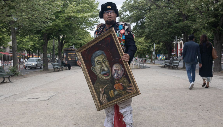 Artistul satiric rus Semion Skrepețki, care i-a pictat caricatural pe Putin și Stalin, a fost asasinat în Polonia. Au fost reținuți doi indivizi din Belarus