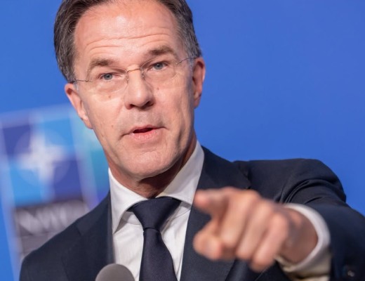 Secretarul general al NATO asigură Bulgaria că Alianța va activa Articolul 5 în cazul unui atac al Iranului. Teheranul spumegă că Sofia și-a dat acceptul pentru ca avioanele-cisternă americane să poate alimenta de la baza aeriană Bezmer. „Forțele NATO vor reacționa și vor neutralia orice amenințare”