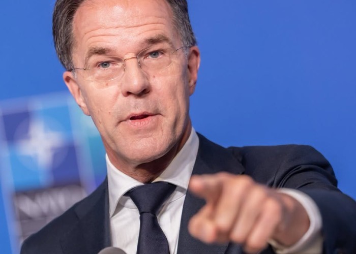 Secretarul general al NATO asigură Bulgaria că Alianța va activa Articolul 5 în cazul unui atac al Iranului. Teheranul spumegă că Sofia și-a dat acceptul pentru ca avioanele-cisternă americane să poate alimenta de la baza aeriană Bezmer. „Forțele NATO vor reacționa și vor neutralia orice amenințare”