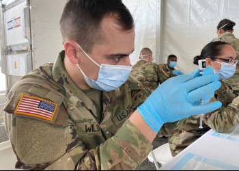 Militarii americani concediați pentru că nu s-au vaccinat în pandemie sunt chemați înapoi în armată, pe fondul crizei campaniei de recrutare