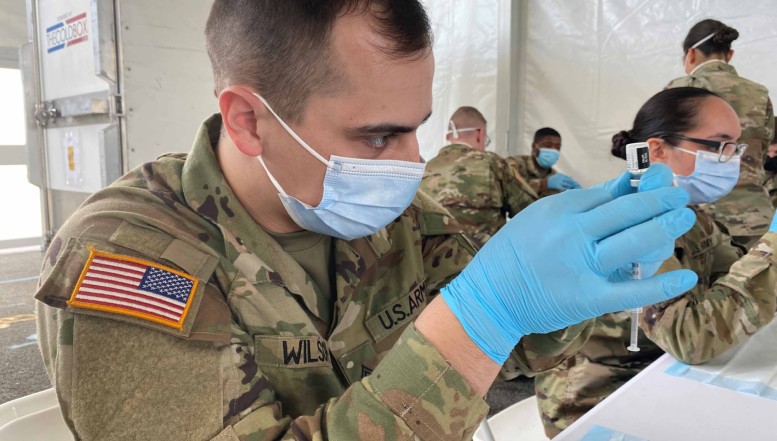 Militarii americani concediați pentru că nu s-au vaccinat în pandemie sunt chemați înapoi în armată, pe fondul crizei campaniei de recrutare