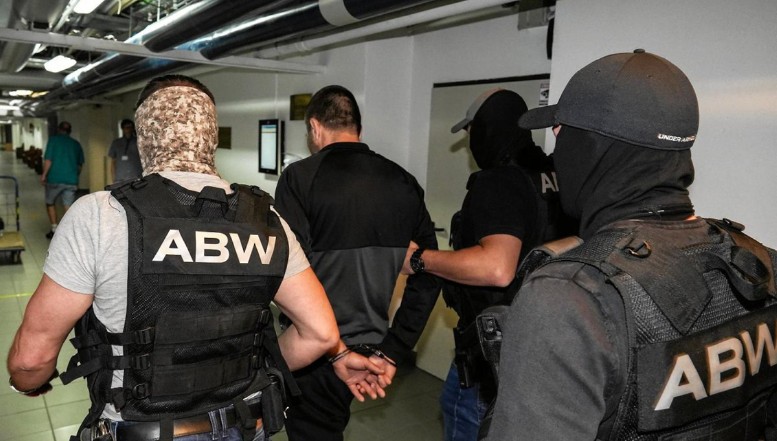 Halucinant. Moscova declanșează faza sângeroasă a războiului hibrid. Serviciile secrete din Polonia avertizează că Rusia planifică atentate teroriste în mai multe țări din Europa / Componente pentru drone și exploziv ascuns în cutii de conservă au fost descoperite în cimitire din Polonia și Lituania