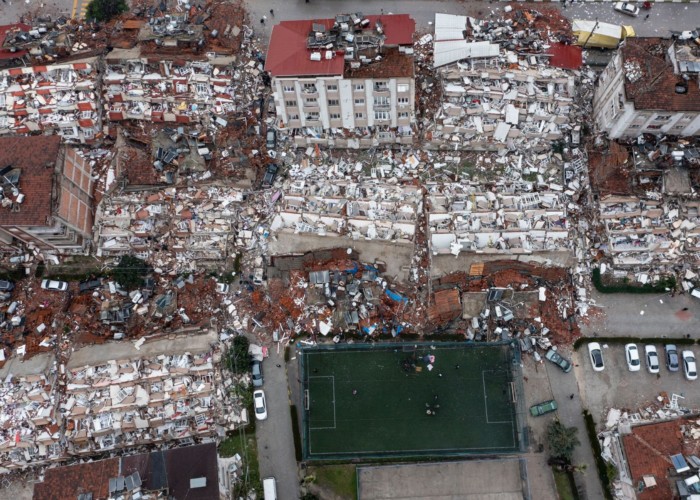 VIDEO LIVE. UPDATE! CUTREMURELE devastatoare în lanț din TURCIA și SIRIA. Cel puțin 2600 de morți, peste 12.000 de răniți, zeci de blocuri prăbușite și situri antice inestimabile distruse