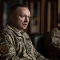 Volodimir Zelenski a făcut ce i-a cerut poporul ucrainean: l-a numit în fruntea armatei pe generalul Mihailo Drapatîi, . Cele mai legendare figuri militare ale Ucrainei spun că noul comandant-șef este mai presus de toate un ofițer de o onorabilitate rară
