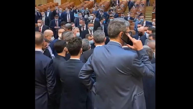 VIDEO. Cum s-au aliat AUR și PSD la Camera Deputaților chiar din prima zi. O deputată de la USR a dezvăluit public cum a decurs cârdășia celor două formațiuni