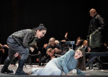 "Nabucco" la Teatrul de Operă din Bonn – când muzica salvează spectacolul