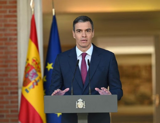Elon Musk îl jignește repetat pe X pe premierul Spaniei, Pedro Sanchez, care a anunțat că vrea să interzică minorilor sub 16 ani accesul în rețelele de socializare și să-i considere direct responsabili pe directorii de platforme pentru încălcări ale legii care au loc în mediul virtual găzduit de aceștia