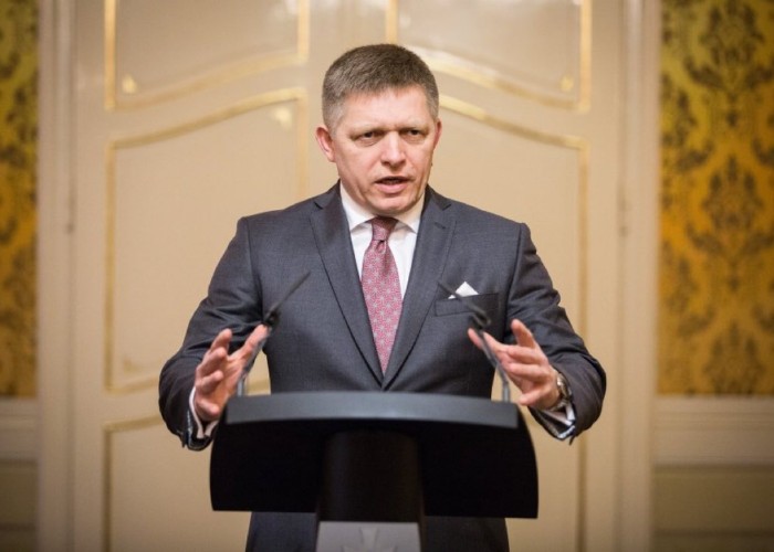 Premierul slovac Robert Fico se opune admiterii Ucrainei în NATO și cere Kievului să cedeze Rusiei din teritoriul său. „Vom exprima veto-ul nostru pentru aderarea Ucrainei la NATO pentru că nu ar fi altceva decât baza unui al treilea război mondial”