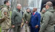 Pastorul Mark Burns, consilierul spiritual al lui Trump: ”Sprijinirea Ucrainei este exact America First! Trebuie să înarmăm Ucraina până-n dinți”/ ”Riscăm să vedem cum R.Moldova va cădea! Rusia și BRICS sunt o amenințare directă pentru SUA”