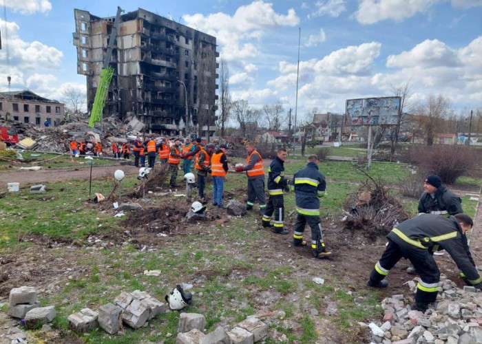 Apocalipsa de la nord-vest de Kiev. „O singură școală a rămas întreagă în orașul nostru”/ „Tancurile au trecut pur şi simplu peste autoturisme, strivindu-i pe cei din interior”/ Forțele ruse au distrus peste 300 de spitale în Ucraina