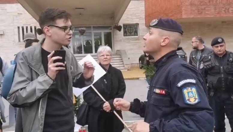 Jandarmeria Română, slugă până la capăt! ELEVUL ANTI-PSD de la Târgu Mureș, amendat, după patru luni, chiar de ziua lui, pentru că a protestat contra lui DĂNCILĂ