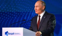 VIDEO Vladimir Putin adoptă o retorică mieroasă față de președintele ales Donald Trump: „o persoană curajoasă” cu care e „gata” să dialogheze / Planul său de „pace” rămâne însă neschimbat: Ucraina să renunțe la tot, și la aderarea la NATO, și la teritorii