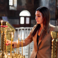 Influencerița MAGA Laura Loomer, o apropiată a lui Donald Trump, se dezlănțuie împotriva lui Vladimir Putin, după o vizită la Lavra Pecerska din Kiev: „I-au atacat cu drone pe Iisus Hristos și Maica Domnului! Uitați-vă la unghiul de pătrundere a dronelor. Putin și armata sa i-au țintit direct pe Iisus și pe Maica Domnului”