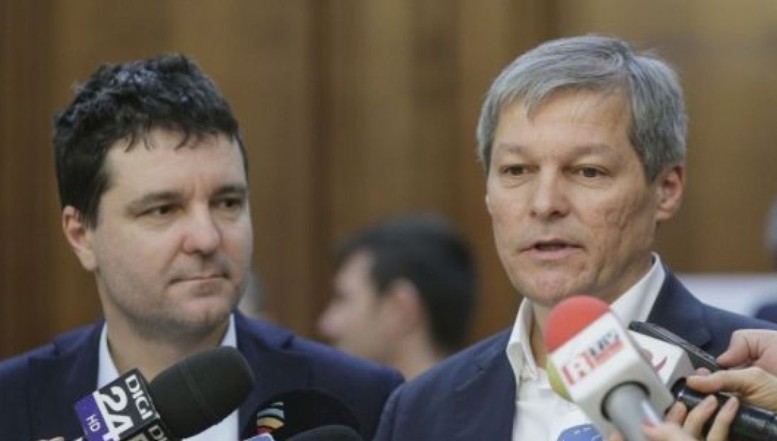 Dacian Cioloș SABOTEAZĂ candidatura lui Nicușor Dan? Nu-l susține public, e absent total, șterge postări pe Facebook și nici măcar nu a participat la lansarea candidaților pentru București. Ce se-ntâmplă, Dacian? 