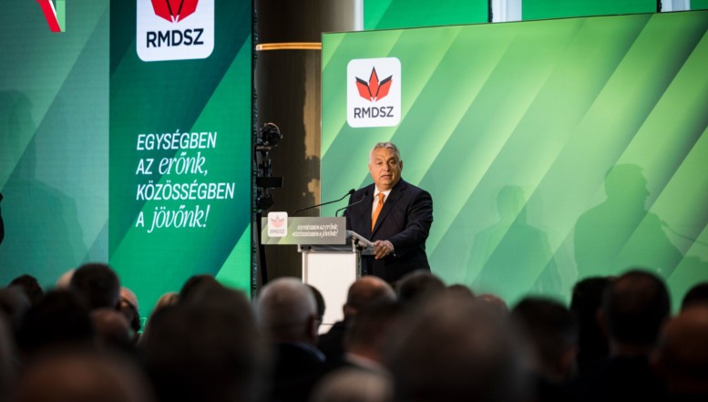 Aflat la Cluj, Viktor Orbán face declarații controversate, debitând, în rafală, conspirații anti-ucrainene: "Ucrainenii sunt deja în smartphone-ul vostru!" / "Vor exista presiuni enorme (din partea UE) pentru a fi de acord cu războiul", a mai afirmat premierul ungar, fără a blama Rusia pentru ostilități