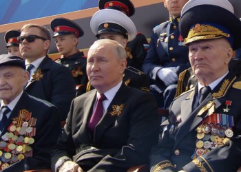 Cei doi ”veterani de război” care au stat alături de Putin la parada de la Moscova NU au luptat în cel de-Al Doilea Război Mondial. Minciunile Kremlinului