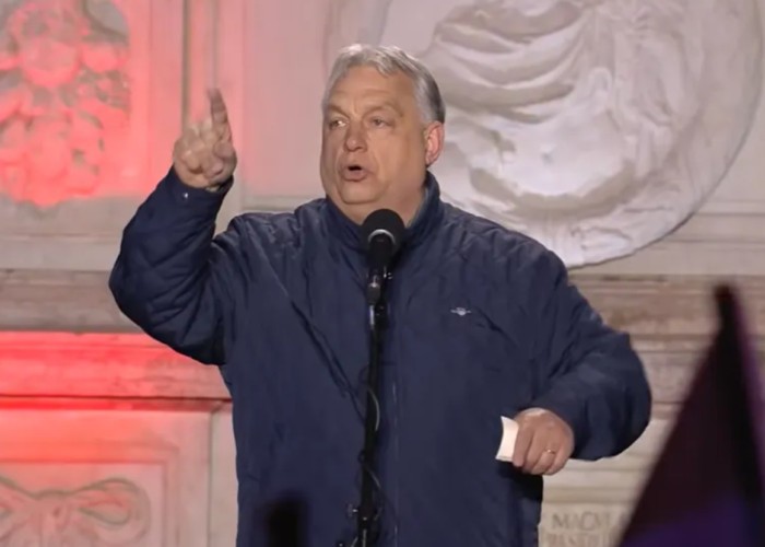 Ministrul de Externe al Poloniei îi dă o replică premierului ungar după ce acesta s-a certat cu mulțimea care îl huiduia: "De fapt, Viktor Orbán dorește să continue să cumpere petrol rusesc și astfel să trimită bani maghiari la Moscova"