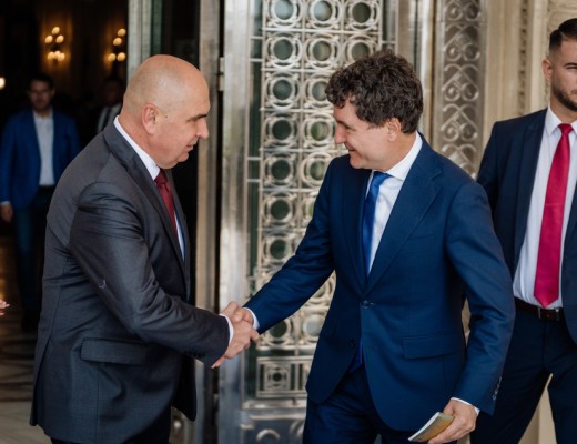 VIDEO. Cei mai importanți politicieni ai României fug de responsabilitate în ce privește justiția, lăsându-i singuri pe magistrații curajoși care au expus abuzuri, interferențe în favoarea infractorilor și fapte grave de corupție. Ilie Bolojan afirmă că vrea stabilitate și că nu-l poate pedepsi pe Cătălin Predoiu pentru greșeli din trecut