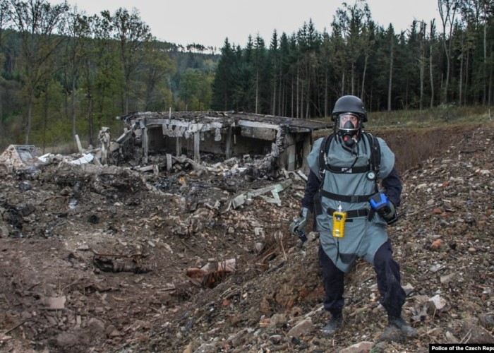 Scandalul diplomaților ruși-spioni ia amploare în Cehia care acuză Rusia de implicare în explozia de la un depozit de armament. NATO condamnă ferm acțiunile destabilizatoare ale Moscovei