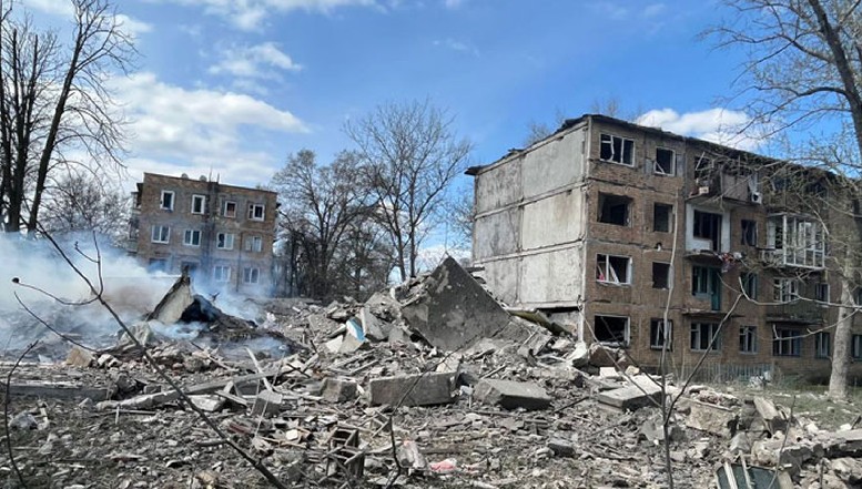 Forțele ruse încearcă cu disperare să captureze în următoarea perioadă unul dintre orașele ucrainene pe care le-au bombardat necontenit: "Inamicul presează din toate direcțiile!". Motivele amplificării ofensivei rusești