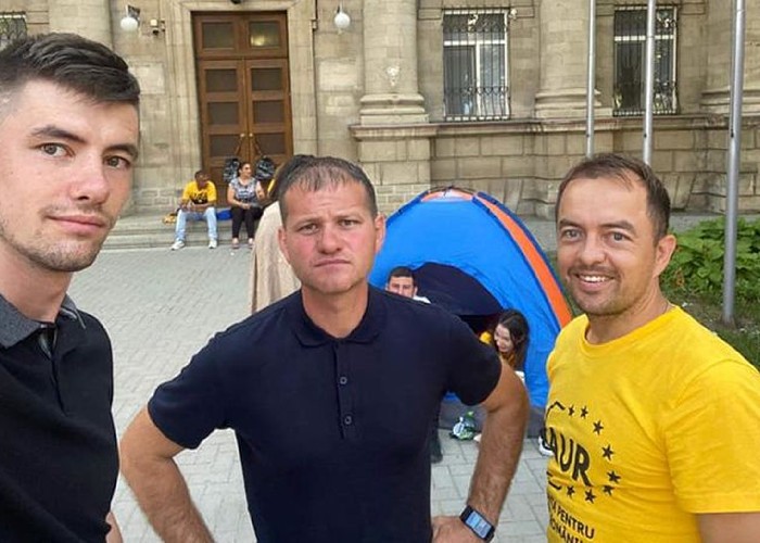 EXCLUSIV Dezvăluiri: adevăratul profil al lui Valeriu Munteanu, lider al AUR Moldova fabricat de Plahotniuc și finanțat de Veaceslav Platon, infractor care la rându-i e sponsorizat de serviciile secrete rusești. Obiectivul: compromiterea totală a unionismului