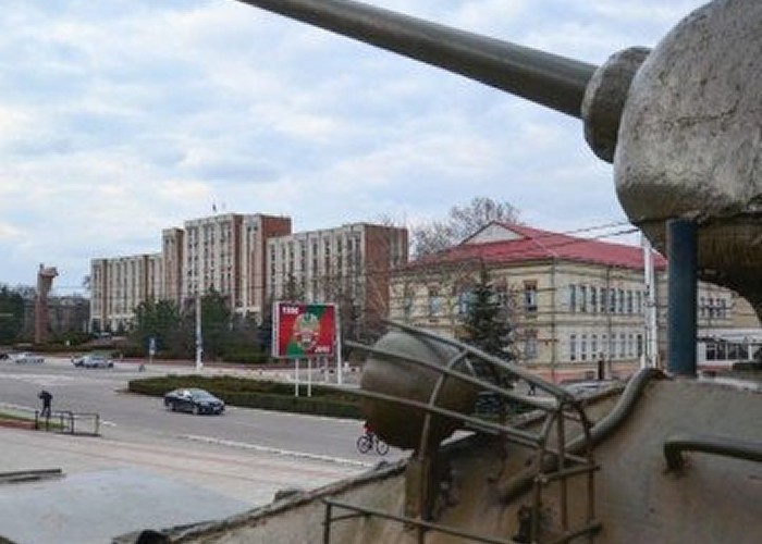 ALERTĂ: KGB-iștii transnistreni au RĂPIT un polițist din Florești! Vlăjgani înarmați și cu fețele acoperite cu cagule au tăbărât peste familie, vandalizând casa. Rusia, din ce în ce mai agresivă la Nistru 