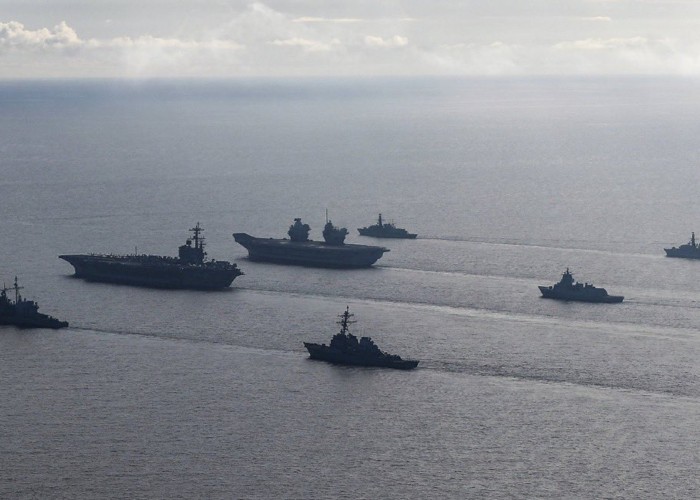 Trump anunță că o impresionantă „armada” americană se îndreaptă spre Iran, avertizând din nou Teheranul cu privire la masacrarea protestatarilor și a reluării programului nuclear. Cele mai noi relatări din Iran indică uciderea a peste 20.000 de protestatari, în condițiile în care presiunea internațională s-a redus în ultimele zile