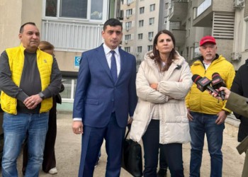 Investigație Snoop: „AUR devine o anexă a Realitatea PLUS. Păcuraru&Alexandrescu îl promovează, dar îl și taxează scump pe Simion” / „Banii partidului susțin televiziunea. Schema financiară este anchetată de procurori pentru că circuitele financiare arată foarte dubios”