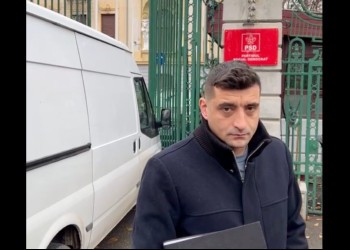 Nicușor Dan, dezvăluiri despre înfiriparea alianței AUR-PSD din Primăria Capitalei în urma căreia pesedistul de casă al clanurilor din Voluntari a ajuns viceprimar. „Au sunat niște telefoane”. În ultimele zile, AUR a strâns colaborarea cu PSD, formând alianțe și votând cot la cot în multe administrații locale