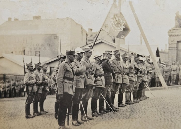 10 mai 1920: Ziua Națională a Regatului României a fost sărbătorită și în Siberia, la Vladivostock! EROII Legiunii de Vânători Transilvăneni-Bucovineni, pe care bolșevicii au supranumit-o ”Divizia Sălbatică”. GALERIE FOTO