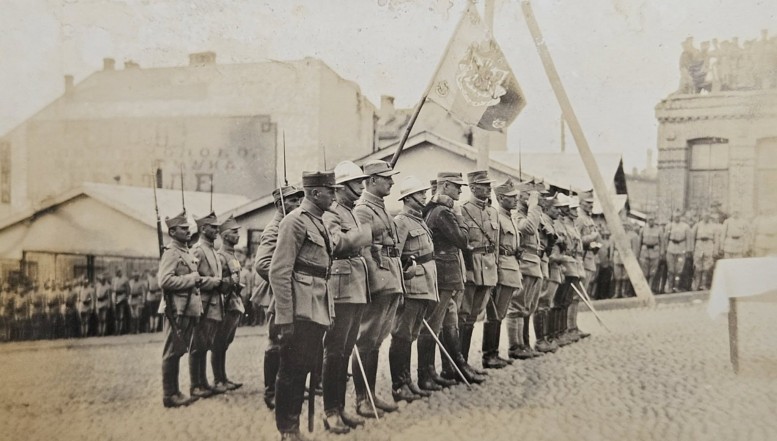 10 mai 1920: Ziua Națională a Regatului României a fost sărbătorită și în Siberia, la Vladivostock! EROII Legiunii de Vânători Transilvăneni-Bucovineni, pe care bolșevicii au supranumit-o ”Divizia Sălbatică”. GALERIE FOTO