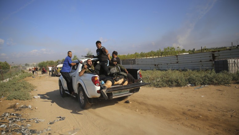 VIDEO. Război în Israel. Sute de morți și mii de răniți în ambele tabere. Atacatorii palestinieni au fost lichidați. Israelul promite „o răzbunare feroce” / Analiză: de acest atac îi convine controversatului Netanyahu și cum poate ajuta războiul din Ucraina