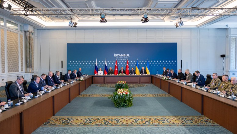 Concluzia ucrainenilor după negocierile de pace de la Istanbul: rușii nu vor o încetare reală a focului și doar trag de timp, fluturând un memorandum inacceptabil. „E doar spectacol” / Volodimir Zelenski îi solicită președintelui Donald Trump să aplice „cele mai puternice sancțiuni” împotriva Moscovei