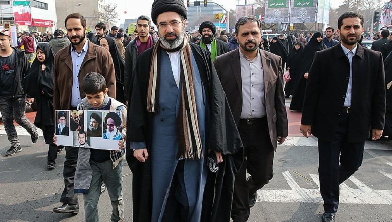 Vladimir Putin îl felicită pe noul ayatollah. Donald Trump îl respinge însă categoric. Fabuloasa avere a lui Mojtaba Khamenei. Proaspătul lider suprem ar deține numai la Londra proprietăți în valoare de 270 de milioane de dolari. În total însă, averea sa ar fi de aproape 100 de miliarde de dolari