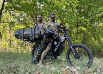 VIDEO. Armata Ucrainei lovește inamicul și de pe biciclete electrice. Bicicliștii ucraineni sunt dotați cu lansatoare antitanc care fac prăpăd în rândurile armatei ruse