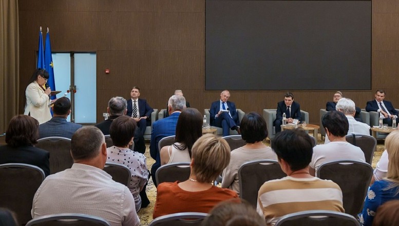 Nicușor Dan s-a întâlnit la Odesa cu etnci români din sudul Ucrainei. Liderul de la Cotroceni a aflat cele mai stringente probleme cu care se confruntă aceștia: lipsa Consulatului României de la Odesa, închis în contextul războiului, și accesul la educație în limba română