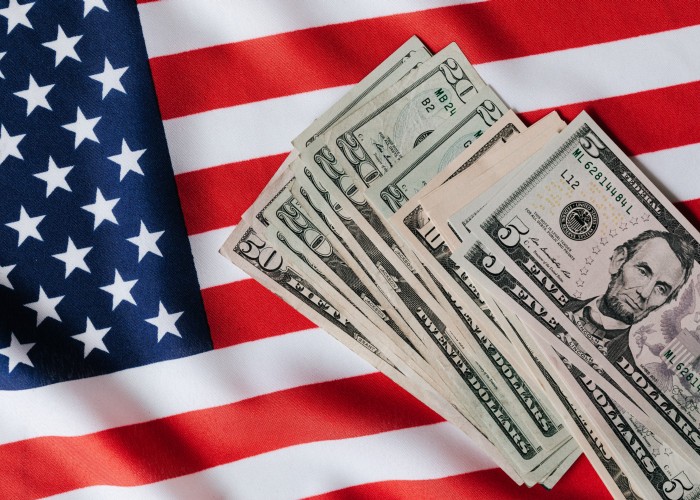 Economia americană crește mai mult decât se estima, în ciuda previziunilor pesimiste făcute de mulți experți