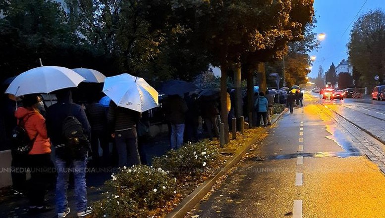 ALEGERI PREZIDENȚIALE ÎN R. MOLDOVA. Moldovenii din Diaspora vin masiv la vot. Majoritatea votează anti- Dodon. În Italia și Germania s-au format cozi la secții