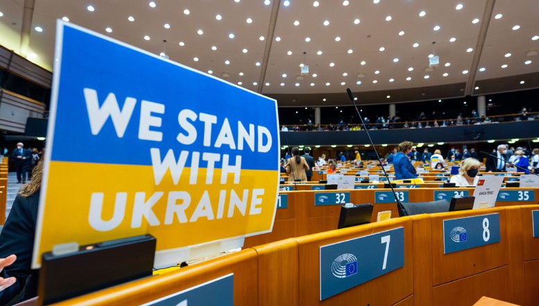 Parlamentul European solicită un embargo total asupra importurilor de petrol, cărbune, combustibil nuclear și gaz din Rusia
