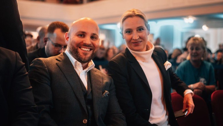 Victorie istorică pentru AfD într-un land din vestul Germaniei. Liderul regional al AfD este deputatul pro-rus Markus-Cornel Frohnmaier, un tânăr extremist de origine română, abandonat de părinții naturali într-un orfelinat din Craiova și adoptat apoi de o familie de nemți
