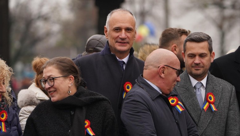 Cine ar putea fi noul ministru al Apărării. A fost coleg de clasă cu președintele Nicușor Dan la Făgăraș și administrator la o fermă de porci, până a ajuns senator USR de Timiș