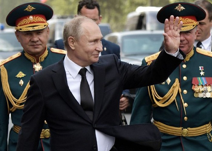 Rusia: un minor de 16 ani a fost condamnat la 5 ani de închisoare pentru că a vrut să arunce în aer sediul FSB într-un joc pe calculator. Putinismul e doar o altă față a stalinismului