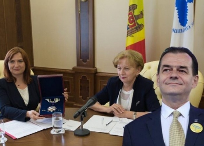 Noaptea minții: Ludovic Orban a decorat-o pe comunista rusofilă Zinaida Greceanîi, șandramaua Moscovei, în plină campanie pentru alegerile parlamentare! Urmează Dodon?!