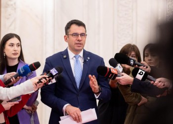 VIDEO. Scandal și tensiuni în coaliție. Senatorul USR Ștefan Pălărie critică desele ieșiri publice ale lui Marcel Ciolacu, trimis acasă de români în 2024, arătând și că PSD are în ADN „o antireformă structurală” / PSD a anunțat deja că se opune reformelor în administrație