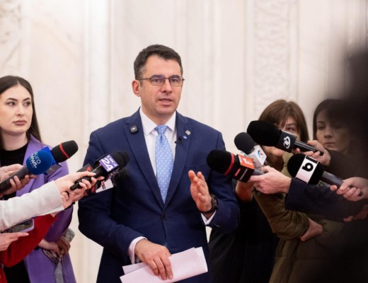 VIDEO. Scandal și tensiuni în coaliție. Senatorul USR Ștefan Pălărie critică desele ieșiri publice ale lui Marcel Ciolacu, trimis acasă de români în 2024, arătând și că PSD are în ADN „o antireformă structurală” / PSD a anunțat deja că se opune reformelor în administrație